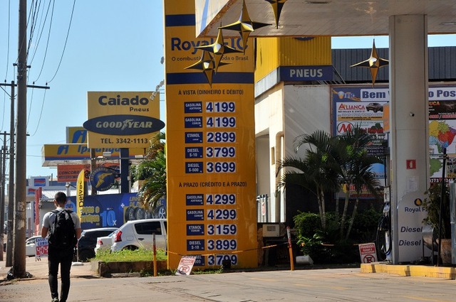 Preço da gasolina já está alto para o bolso dos motoristas na Capital - Foto: Valdenir Rezende/Correio do Estado