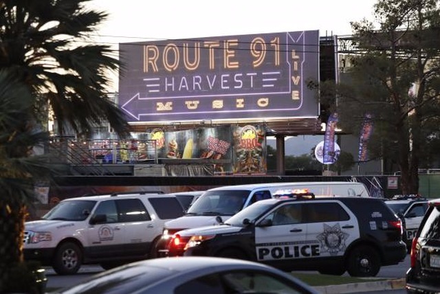 Chega a 58 número de mortos em ataque de Las Vegas; FBI descarta vínculo com EI Las Vegas - Número de mortes durante um show de música country chega a 58. (Foto: Paul Buck/Agência EFE)