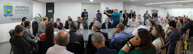 Durante o encontro, ocorrido pela manhã na presidência da Assembleia Legislativa,  vários deputados se manifestaram favoráveis a proposta dos gestores públicos (Foto/Assessoria)