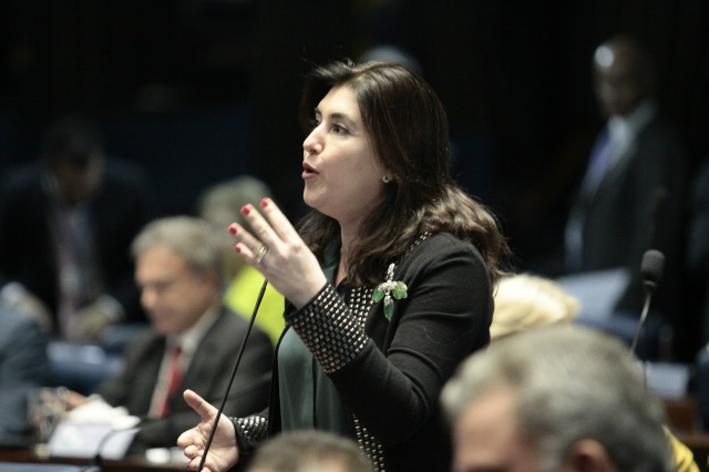 Em Plenário, Simone Tebet homenageia Pastor Marcos Rogério A senadora do MS, Simone Tebet e ex-prefeita de Três Lagoas, deixou seus pesares fela fatalidade. (Foto: Assessoria)
