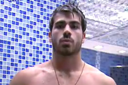 Finalmente, após dois meses, Rodrigão molha o cabelo Enfim, vemos Rodrigão molhar os cabelos. Foto por Reprodução/Tv Globo