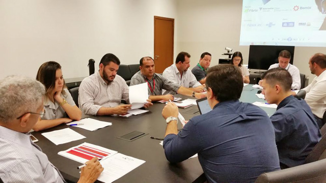 Diversas autoridades de Três Lagoas estiveram presentes na reunião (Foto/Assessoria)
