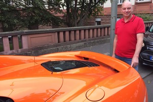 Burro morde carro esportivo na Alemanha, e dono tem que pagar indenização Burro morde carro esportivo na Alemanha, e dono tem que pagar indenização