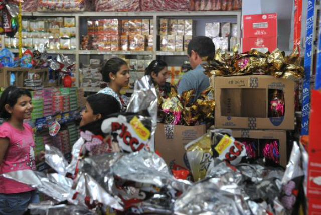 Com a chegada da páscoa, procura de ovos de chocolate aumenta em lojas e supermercados. Vendas devem crescer 1,3%. (Foto: Agência Brasil)