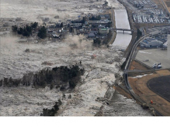 A onde gigante varreu casas, rodovias, pessoas e tudo que encontrava pela frente
Foto: Divulgação