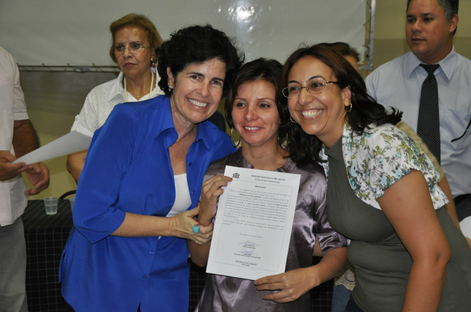 Prefeita Márcia Moura dá posse a 23 novos servidores Tomaram posse 21 servidores para a Secretaria Municipal de Saúde, para o preenchimento de cargos de auditor, técnico em enfermagem, técnico em administrativo, técnico administrativo-plantonista, técnico em enfermagem-plantonista, enfermeiro-plantonista e agente de combate às endemias
Foto: Assessoria