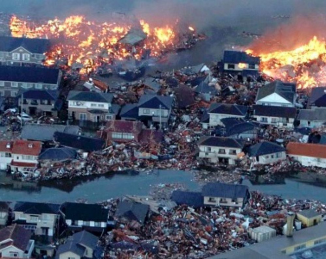 Além da tsunami, os japoneses também tiveram que enfrentar vários incêndios
Foto: Divulgação