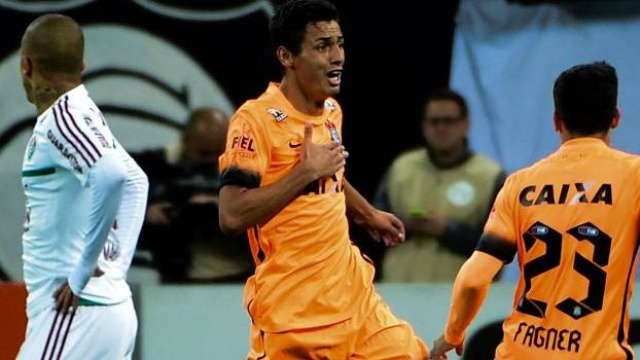 Com gol mal anulado do Fluminense e camisa laranja, Corinthians vence e dispara no topo Jovem Marciel abriu o placar com um belo gol, em jogo que Corinthians atuou de laranja. (Foto: Divulgação)