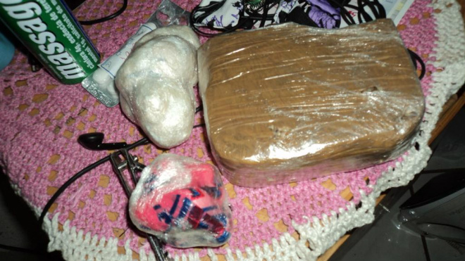 PM apreende quase meio quilo de crack e prende 5 pessoas Quase meio quilo de crack foi apreendido
Foto: Assessoria PM