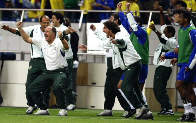 Felipão comemora na Copa de 2002: técnico volta dez anos após o penta (Foto: Agência Getty Images)