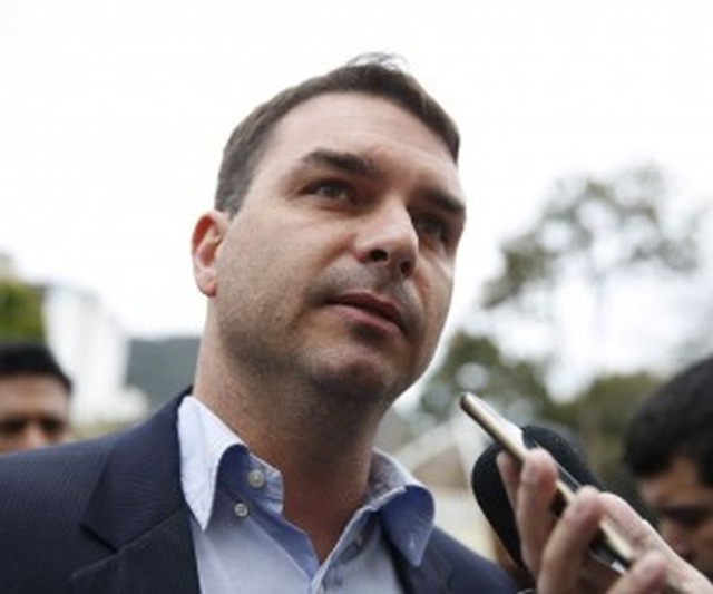 Em 2015, Flavio Bolsonaro votou contra proibição de porte de faca Flavio é filho de Jair Bolsonaro - Foto: Agência Brasil/Divulgação