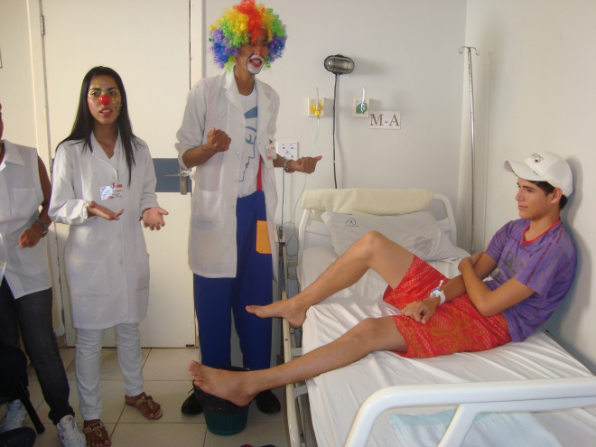 "Doutores Palhaços" alegram a Santa Casa de Bataguassu