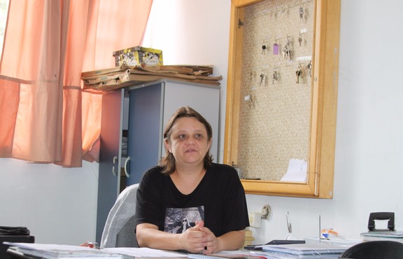 Diretora adjunta do Afonso fala sobre a possível implantação da escola integral De acordo com Rocha, existiram duas reuniões que foram organizadas pela Secretaria Estadual de Educação (SED) até agora (Foto: Flávio Veras / Perfil News)
