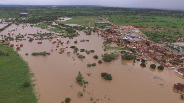 Barragem transborda, atinge povoado e cidade deve ser evacuada na Bahia 11.jun.2017 - O município de Coronel João Sá foi atingido pela água que transbordou da barragem (Imagem: Município de Coronel João Sá / Reprodução)