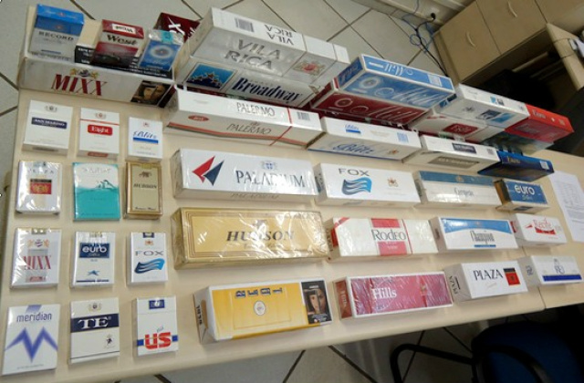 Cigarros contrabandeados impõem concorrência desleal ao comércio legal.