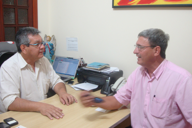 Direção de mercado esclarece matéria publicada em site local O empresário Joaquim Romero, do supermercado Nova Estrela procurou o Perfil News para explicar que site de noticias publicou matérias sem ouvir explicações da direção da empresa (Foto: Elisângela Ramos)