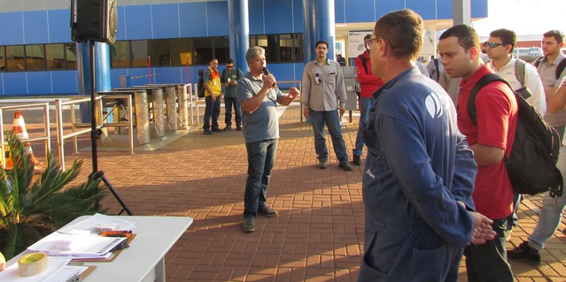 Sindicato realiza assembleia de acordo coletivo na Fibria Tratativas para o acordo coletivo começaram ontem. Foto: Divulgação