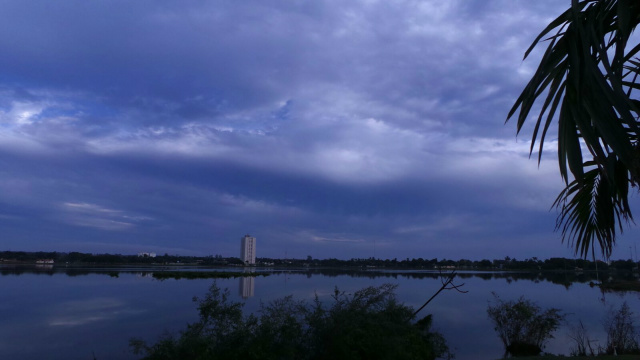 Céu nesta manhã bastante nublado, depois da chuva de terça-feira. Previsão não é de mais precipitação em Três Lagoas. (Foto: Ricardo Ojeda)