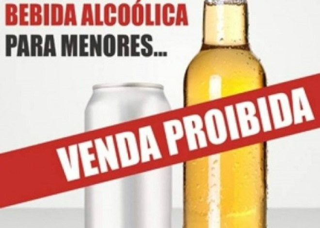 Aviso de proibição para a ser obrigatório em bares e estabelecimentos que comercializam bebidas alcoólicas.