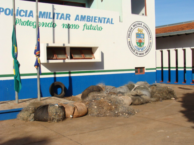 PMA autua nove pescadores e aplica multas de R$ 11 mil Durante a operação a PMA apreendeu mais de 7 mil metros de redes de pesca
Foto: PMA