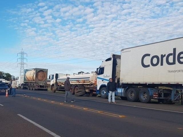 Governo federal vai criar "cartão-caminhoneiro" para garantir preço do diesel Greve em MS durou 11 dias com protestos em rodovias federais e estaduais (Foto/Arquivo: Mirian Machado)