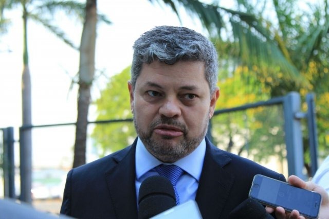 Defesa pede a STJ revogação de prisões na operação da Polícia Federal Advogado de deputado, Carlos Marques pediu revogação da prisão a ministro do STJ. (Foto: Marina Pacheco)