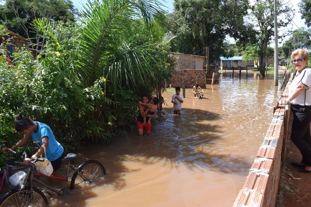 Estragos e alagamentos provocados por excesso de chuva, fazem Miranda, MS, decretar emergência Nível do rio Miranda subiu e alagou casas na cidade de Miranda, fazendo a prefeitura decretar situação de emergência (Foto: Fernando Henrique de Albuquerque Souza/ Prefeitura de Miranda)