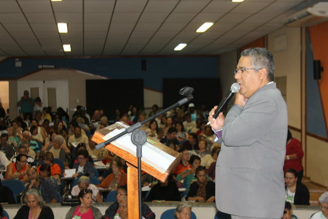 Conferência debate direitos e protagonismo do idoso na sociedade O conselheiro titular Edimilson Cardoso da Cruz palestrou e leu o regimento da Conferência (foto: Fábio Jorge)