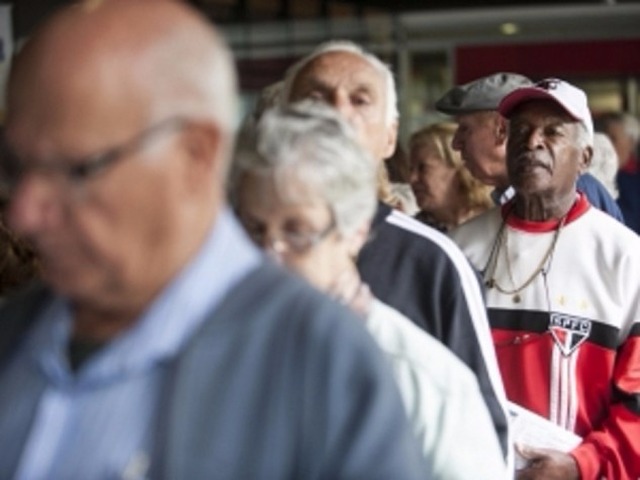 O Estatuto do Idoso também determina que o Estado deve incentivar a publicação de livros e periódicos, de conteúdo e padrão editorial adequados ao idoso. (Foto:Arquivo/Agência Brasil)