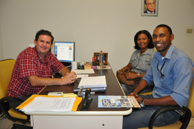 A presidente do PV de Três Lagoas, Augusta Lourença Jacinto, sugere a Educardo Rocha o filho Guto, para vice de Márcia Moura. (Foto: Divulgação)