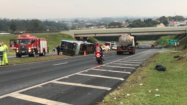 Acidente entre ônibus e caminhão deixa feridos em Tietê — Foto: Beatriz Buosi/TV TEM