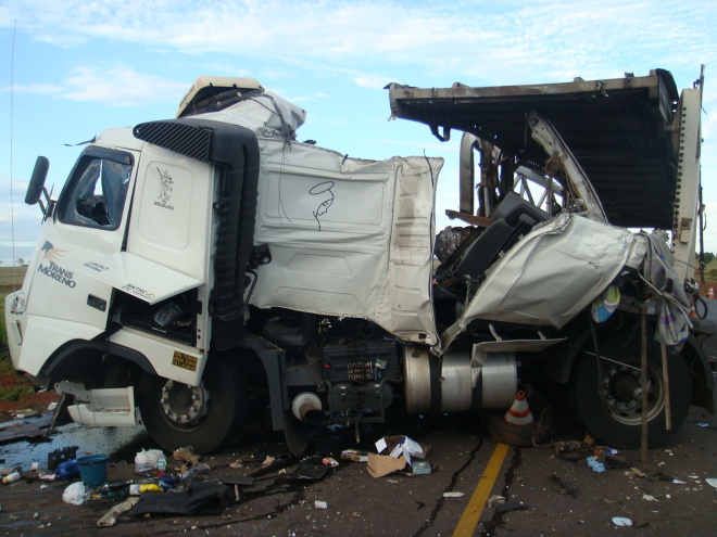 Devido problemas em alguns trechos ao longo da rodovia, ocorrências de acidentes são constante (Foto: Arquivo)