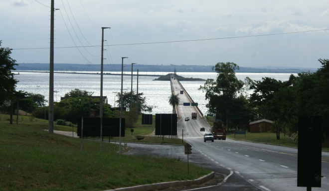 BR 267 faz ligação entre os estados de Mato Grosso do Sul e São Paulo através da ponte professor Mauricio Joppert (Foto: Ricardo Ojeda) 