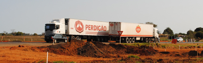 Tráfego na rodovia é intenso, principalmente de caminhões de transporte de carga (Foto: Ricardo Ojeda)