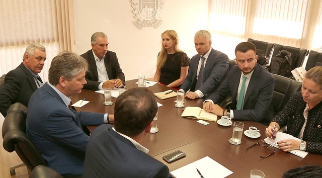 Reunião entre representantes da prefeitura de Três Lagoas, Governo do Estado, Petrobrás e Acron começa a definir futuro da UFN3 Encontro reuniu representantes da Prefeitura de Três Lagoas, do Governo do Estado, da Petrobrás e da russa Acron. Foto: Divulgação