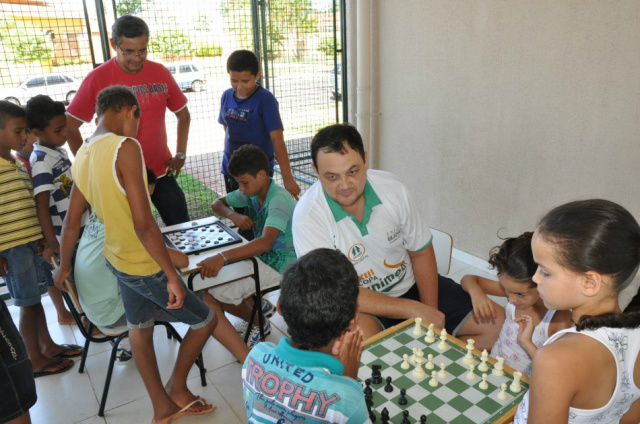 Sejuvel define locais e horários de aulas das escolinhas esportivas As atividades serão descentralizadas para núcleos localizados em escolas municipais, estaduais e particulares, campos de futebol de vários bairros da Cidade (Foto: Divulgação/Assecom)