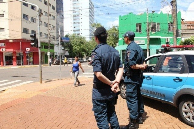 Policiais fazendo a segurança no centro de Campo Grande; MS teve nota 85 no quesito segurança pública (Foto: Marcos Ermínio/Arquivo)
