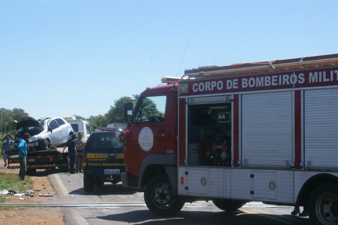 Uma das três vítimas do acidente não resistiu aos ferimentos e morreu. (Foto: Edmir Conceição)