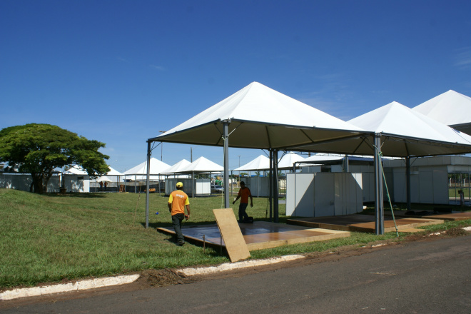 Estandes da exposição Três Lagoas Florestal já estão sendo montados Cerca de 98 espaços já foram reservados por expositores e instituições.