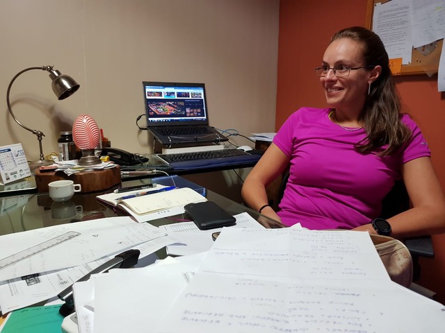 OT impulsiona economia de Três Lagoas e fortalece turismo e rede hoteleira A neta do Orestinho, Gabriela Souza Prata Tibery Pietraroya, que decidiu se graduar em administração hoteleira por influência do avô, ela junto com o primo, Pedro Peron Prata Tibery administra o empreendimento deixado pelo avô (Foto: Ricardo Ojeda)