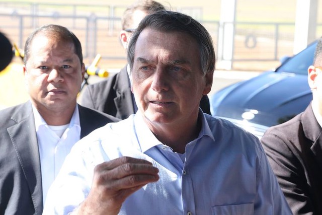 Bolsonaro afirma que não vai propor fim da multa de 40% do FGTS O presidente Jair Bolsonaro fala à imprensa no Palácio da Alvorada. - Valter Campanato/Agência Brasil