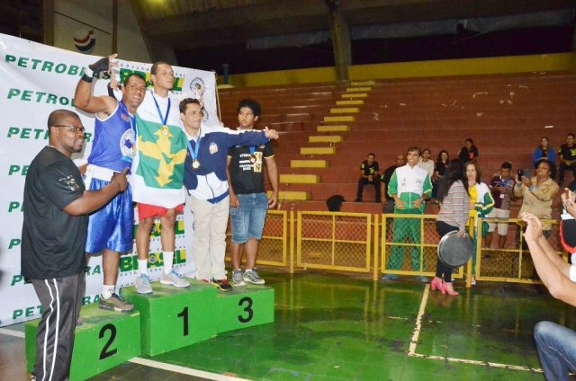 Uma das lutas mais esperadas da noite foi do três-lagoense Thiago dos Santos. (Foto: Assessoria)