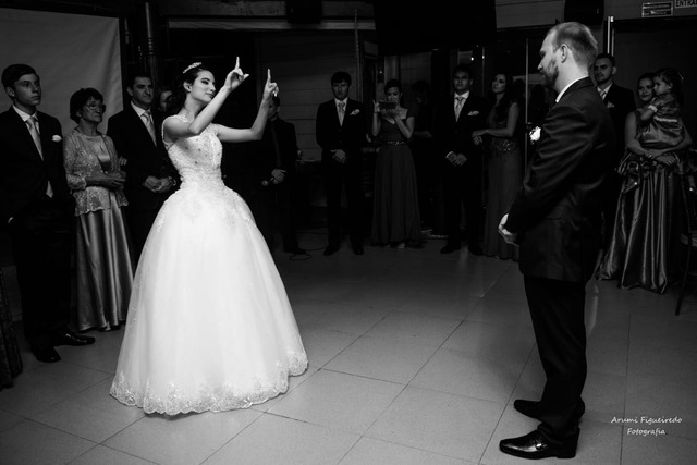 Música foi interpretada pela noiva na língua dos sinais. (Fotos: Arumi Figueiredo)
