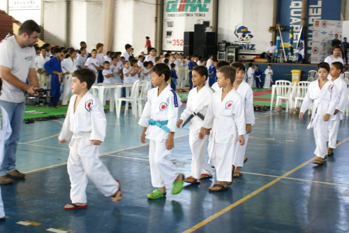 Cianças a partir de quatro anos podem praticar esporte. Foto: Camila Carvalho