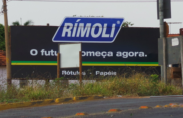 Painéis publicitário da indústria gráfica já evidencia no nome Rimoli como um forte pretendente a uma vaga política nas próximas eleições (Foto: Ricardo Ojeda)