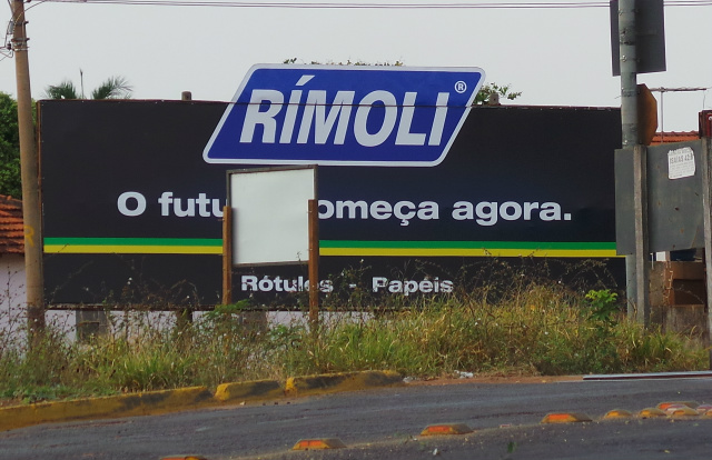 QUEM SERÁ? Painéis publicitário da indústria gráfica já evidencia no nome Rimoli como um forte pretendente a uma vaga política nas próximas eleições (Foto: Ricardo Ojeda)