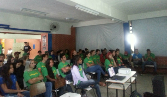 Sejuvel realiza palestra do projeto “Bate Papo com a Galera” O diretor do Departamento de Juventude, Breno César Gonçalves, ressalta que o projeto tem como objetivo levar para a juventude três-lagoense informações e orientações de um modo mais fácil e descontraído. (Foto: Assessoria)
