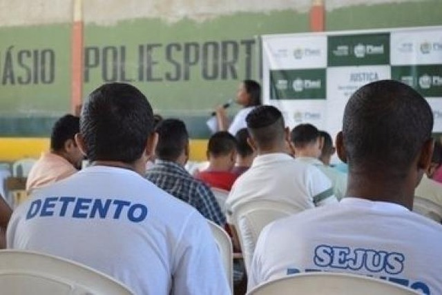 Enem para presos e segunda aplicação começam hoje Detentos fazem prova do Enem. (Foto: Arquivo/Agência Brasil)