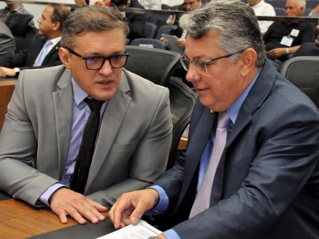Deputado quer nova destinação para rejeitos de barragens em MS Deputados Lucas de Lima (SD) e Evander Vendramini (PP), durante sessão (Foto: Assessoria/ALMS)