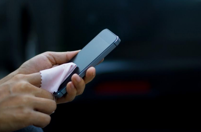 Cuidados com o celular: como garantir mais vida útil ao aparelho A limpeza deve ser frequente, garantindo que todos os mecanismos estejam operando de maneira perfeita. (Foto: Assessoria)